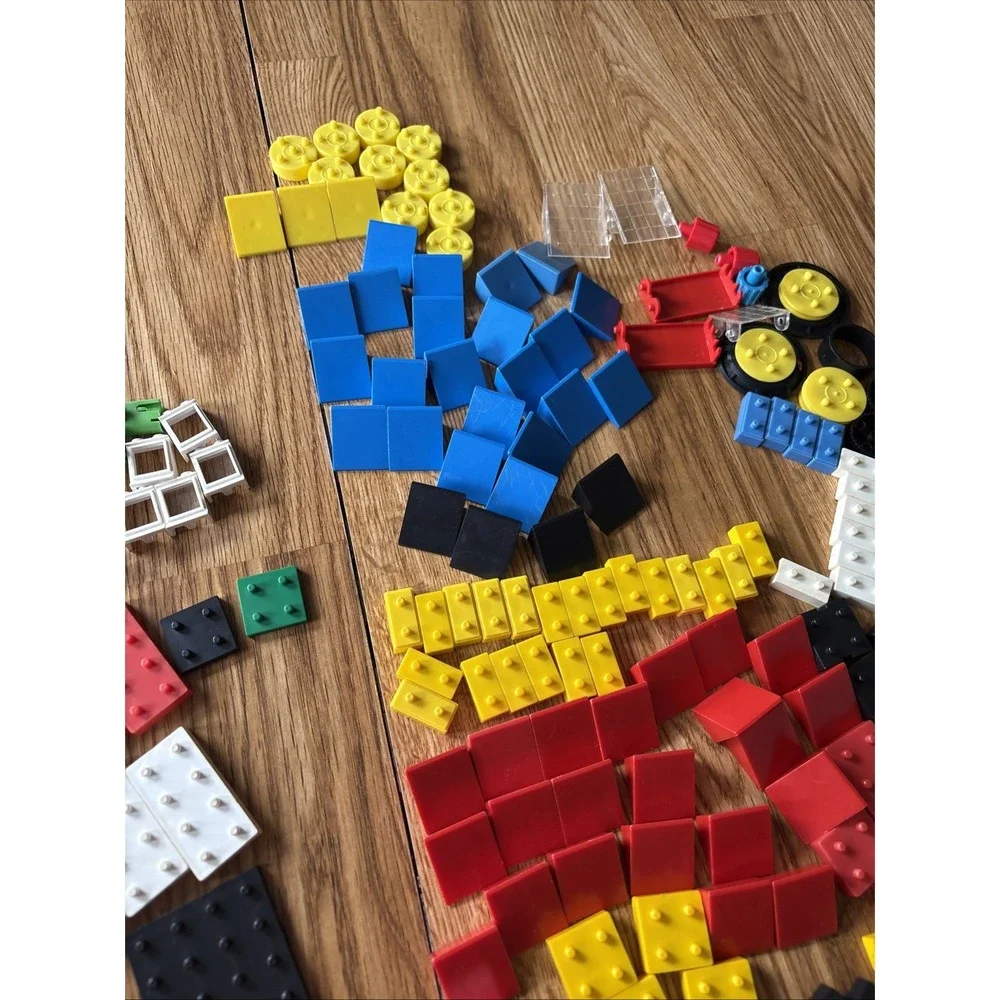 Vintage Playskool 1976 American Bricks Building Bricks 835 Over 300 Pieces